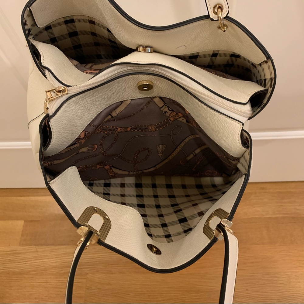 Off White Purse - Versatile - image 5